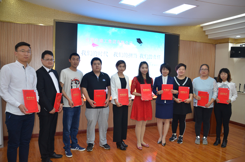 青年演講比賽獲獎(jiǎng)選手合影